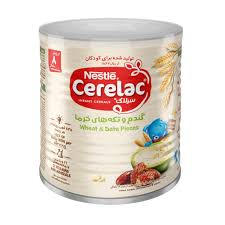 پودر سرلاک گندم و تکه های خرما به همراه شیر نستله